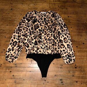 Katie Sturino Stitchfix leopard print flowy M bodysuit